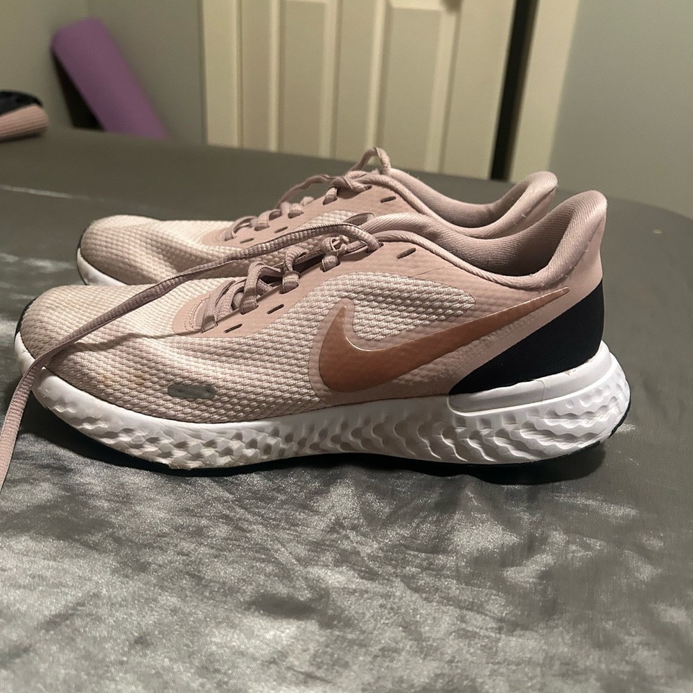 Nike running shoes (size 7.5)